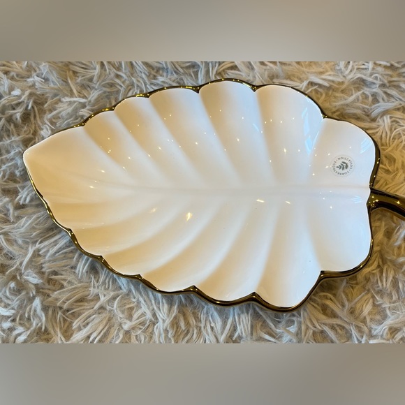 ❄️ Talia and Tagus Dish - Talia Gold Trim Ceramic Leaf 10” - Picture 3 of 5